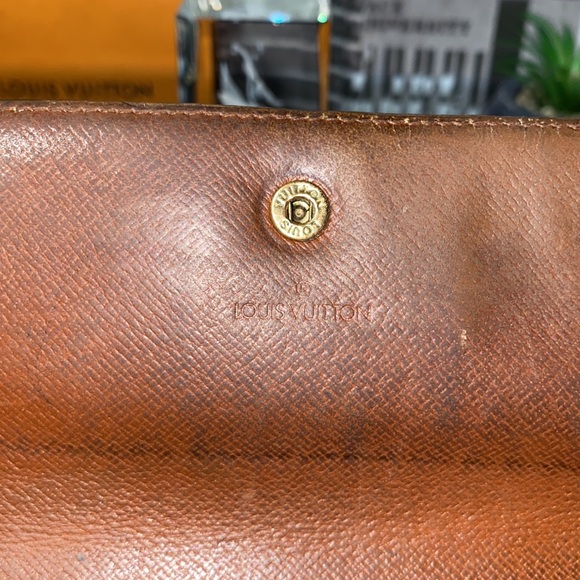 Authentic Louis Vuitton Monogram Sarah Wallet - Picture 6 of 15